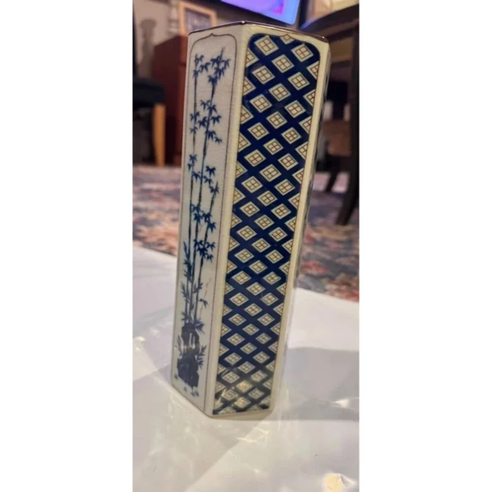 OMC hexagonal vase MCM blue white Chinoiserie Classic traditional